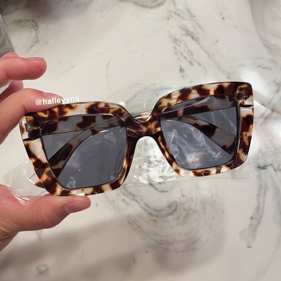 HNS Boutique Accessories - Oversized Square Leopard Print Frame Sunglasses